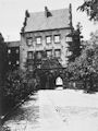 Widok na portal gwny zamku - zdjcie z 1 maja 1920 roku